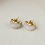 Pendientes de Botón Semiluna Nacarada