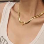 Collar Grueso con Corazón Calado