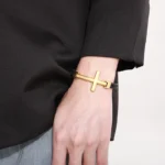 Pulsera Cuero Cruz Oro Hombre.